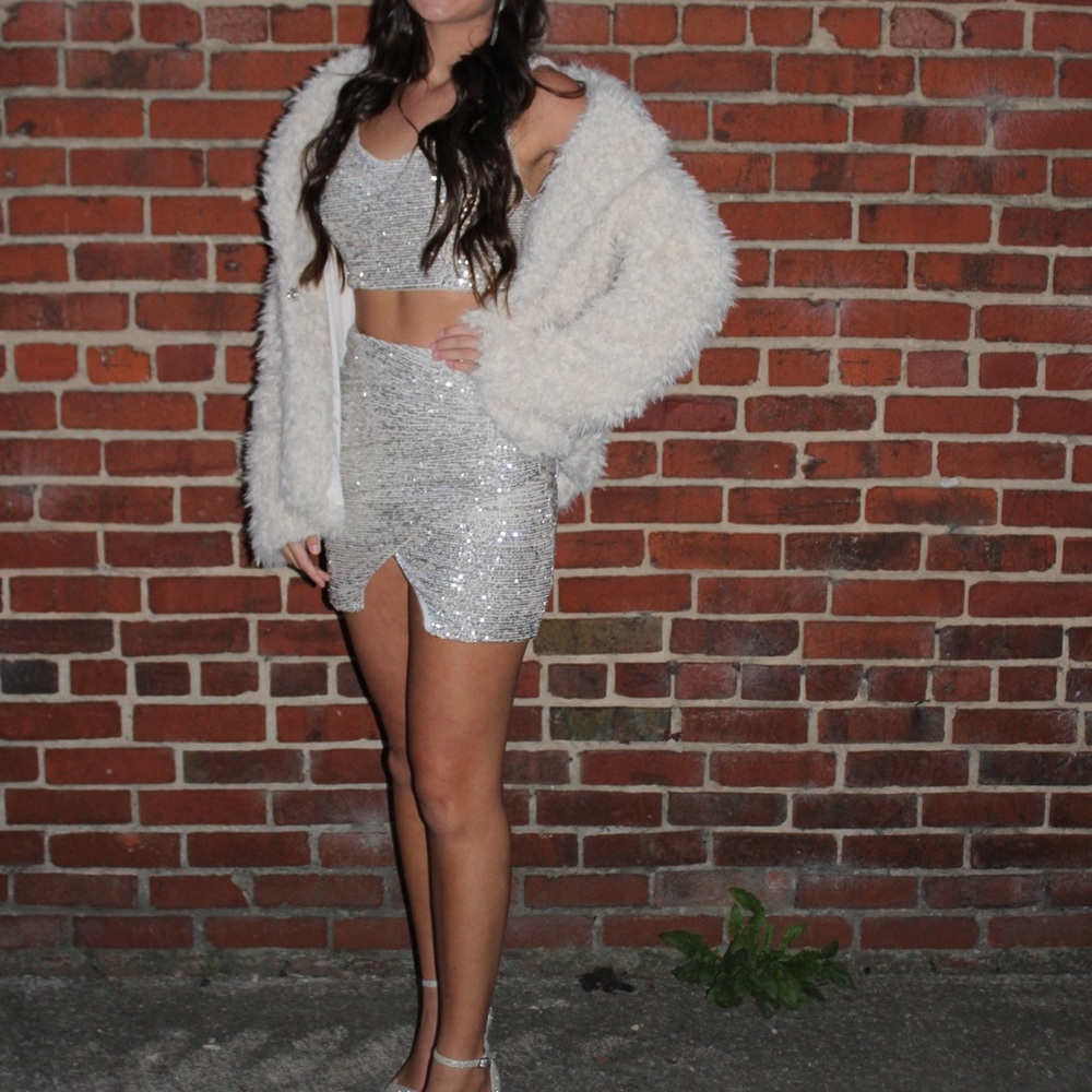Stunning Formal 2 piece mini dress.